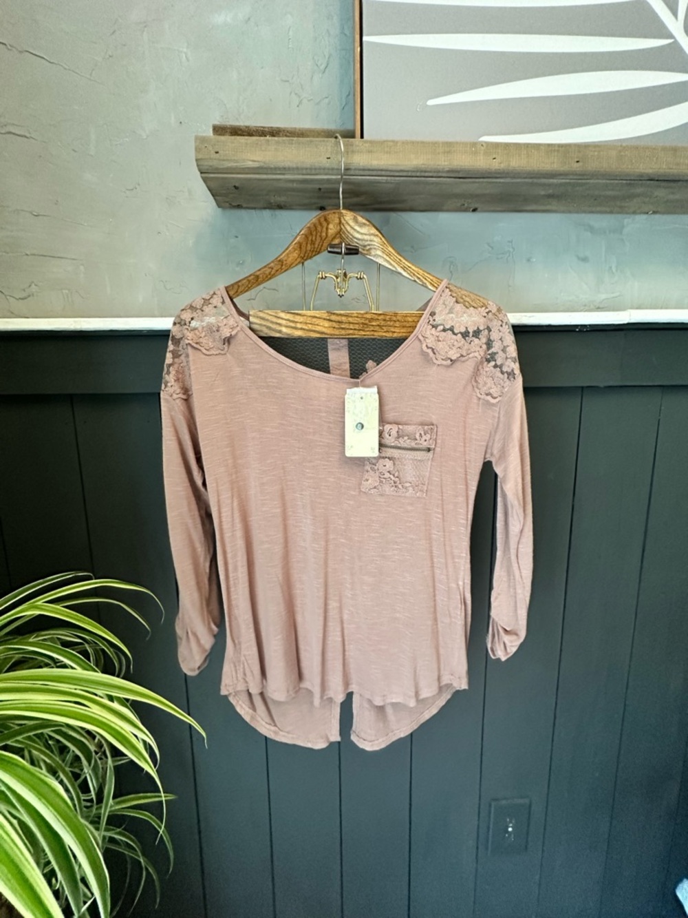 NEW Dusty Rose Lace Trim Long‎ Sleeve Button Back Top Size Medium M